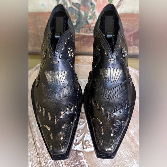 EUC BCBGirls “Toom” Vintage Style Boho Western Ankle Booties. Size 37.5/7.5 - Picture 10 of 14